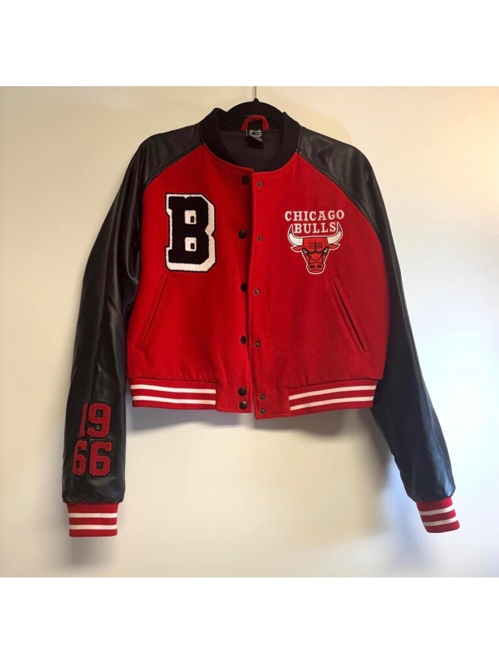 Women’s XL Chicago Bulls Ultra Game NBA Varsity Bomber Jacket Red Black